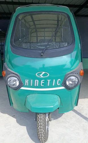 Dark Green Kinetic Safar Smart E Rickshaw, Vehicle Capacity: 7 Person ...