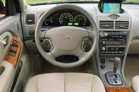 2002 INFINITI I35 Pictures - 58 Photos | Edmunds