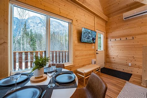 Tundra Lodge: Revelstoke's Cozy Modern Mountain Cabin - Alpha Mountain ...