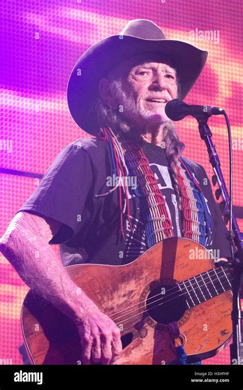 Willie nelson guitar trigger hi-res stock photography and images - Alamy