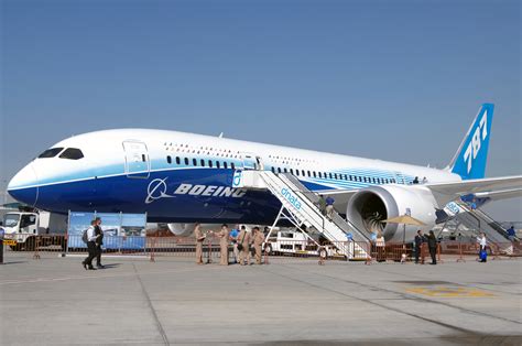 They Used a Boeing 787 Dreamliner as a Stunt Plane - Le Chic Geek