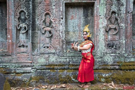 Matteo Colombo Travel Photography | Khmer Apsara dancer, Angkor Wat ...