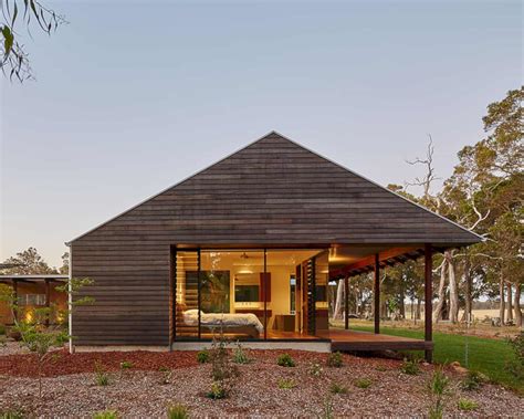 Farm House: A Modern Australian Farmhouse with Climate and Features Technologies