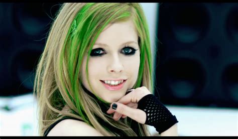 Avril Lavigne Smile Walls 2 by CuckieTutos on DeviantArt