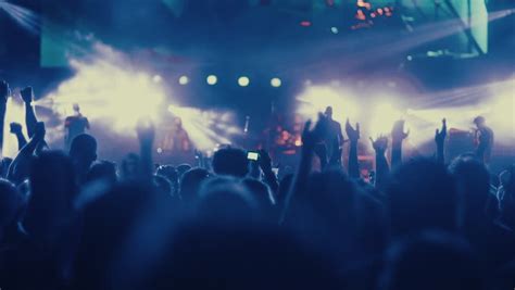 crowd-and-lights-at-a-concert image - Free stock photo - Public Domain photo - CC0 Images