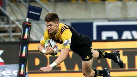 Barrett brothers run amok as Hurricanes beat Stormers 41-22