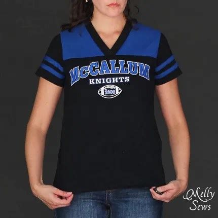 Free pattern: Women’s football jersey style t-shirt – Sewing