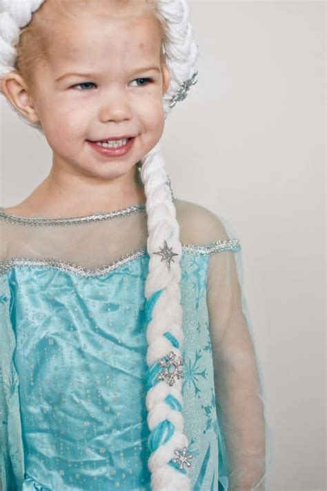 How To Make A DIY Elsa Hair Braid With Yarn | Elsa hair, Elsa braid, Elsa wig