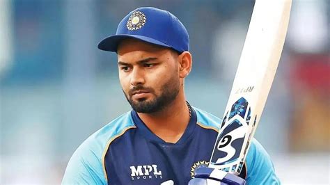 Cricketer Rishabh Pant suffers injuries in car accident