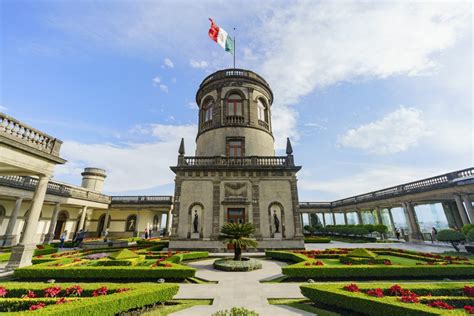 González Iñárritu construye su propio Castillo de Chapultepec ...