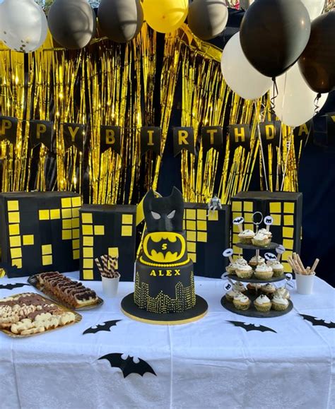 SUM | A 5 year old's Batman birthday party on a budget- with games and printables