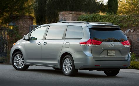 2013 Toyota Sienna Photo Gallery Photo Gallery - Motor Trend