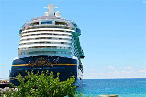 5 Must Pack Items for a Disney Cruise to the Bahamas | Caravan Sonnet