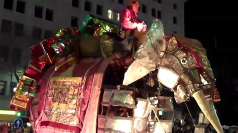 Reyes Magos parade in Barcelona~January 5, 2011 - YouTube