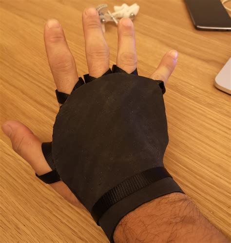 DIY Homemade Crack Gloves - NICE CLIMBS