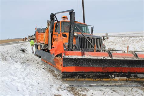 Iowa DOT snow plow bends blade on UP tracks south of Paton | ThePerryNews