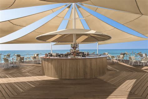 Brezza Bar: Enjoy the pleasure of a drink in the bar on the pier, surrounded by the endless blue ...