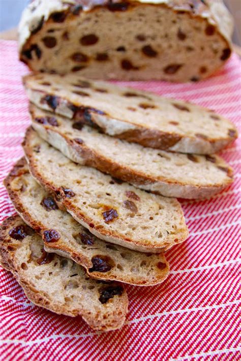 Easy Cinnamon Raisin Bread Recipe (No Knead)