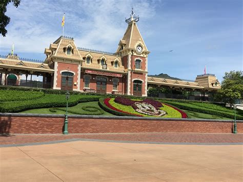 Photo Tour of Hong Kong Disneyland Resort - Part 2: Park Entrance ...