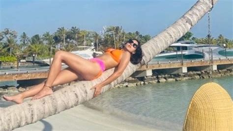 Sara Ali Khan shares new pics from her Maldives vacation, reveals her trick to ‘touch the sky ...