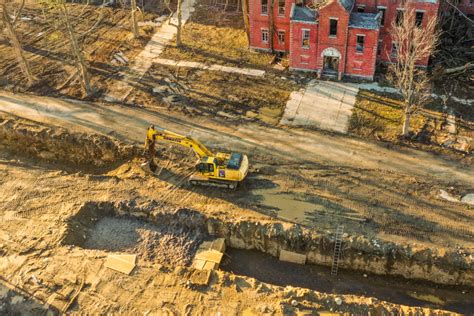 This Aerial Photographer Captured Images of the Mass Burials on Hart Island. Then, the New York ...