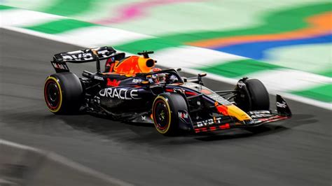 Max Verstappen and Red Bull RB19 Edge into the Record Books – Drive Like a GRRL!