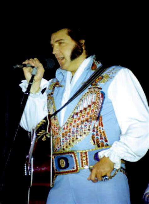 ELVIS 1976 | Elvis presley concerts, Rare elvis photos, Elvis presley ...