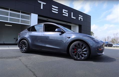 Tesla Model Y: Νέες φωτογραφίες από το κάτω μέρος του ηλεκτρικού crossover