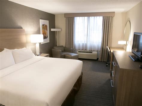 Hotel in Fargo, ND near NDSU | Holiday Inn Fargo