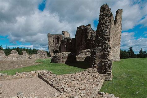 Kildrummy Castle, By Alford – Castles | Castle, Ruined castle, Round tower