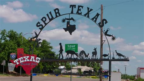 The Texas Bucket List - The Tiny Houses of Spur, Texas - YouTube