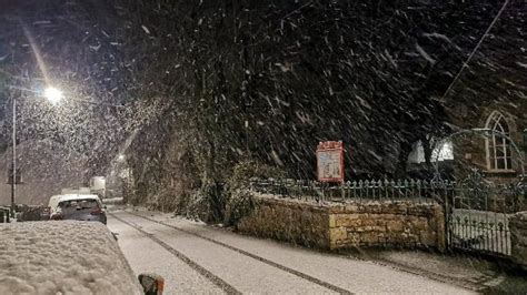 Cornwall snow: Schools shut and roads blocked - BBC News