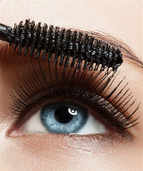 4 Mascaras That Make Your Lashes Grow Super Long | How to apply ...