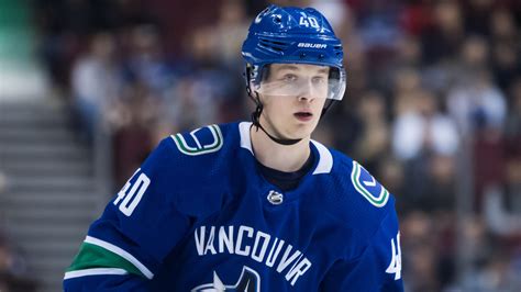 Canucks' Elias Pettersson resumes shooting pucks after wrist injury