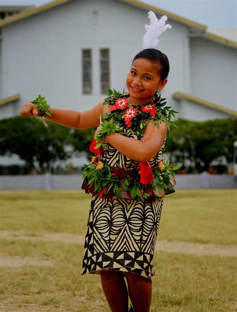 The Girl That Sails In The 'Alia: Dear Click - Day 324 | Tongan clothing, Traditional dresses ...