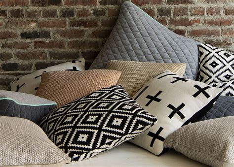 Spotlight: Styling Cozy Pillows and Throws - Articulate