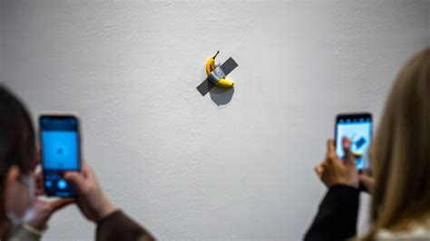 'Hungry' South Korean student takes banana from Maurizio Cattelan's art ...