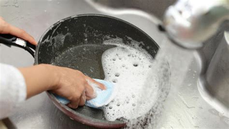 How to Clean Non-Stick Cookware & Bakeware | Maid Sailors