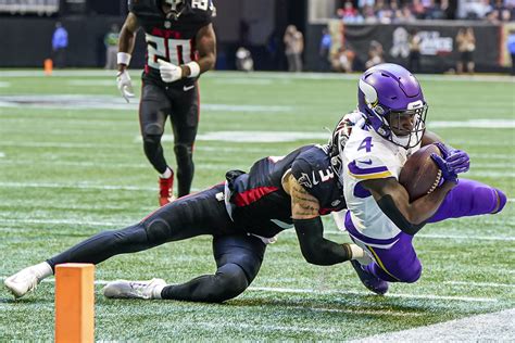 Joshua Dobbs bails out Vikings in win over Falcons | Reuters