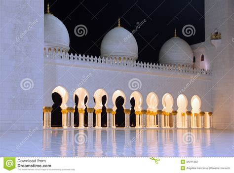 Sheikh Zayed Mosque at Night Stock Photo - Image of majestic, eastern ...