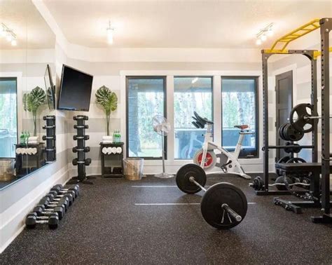 30+ Best Home Gym Ideas [Gym Equipment On A Budget] | Home gym kamer ...