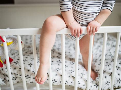 How To Prevent Your Baby From Falling Off The Bed - Baby Viewer