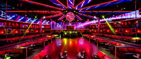 Upper Dance Floor Table & 7 Bottles for 15 people - Las Vegas ...