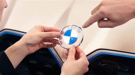 BMW Debuts New Flat Transparent Propeller Badge With The Concept i4 ...