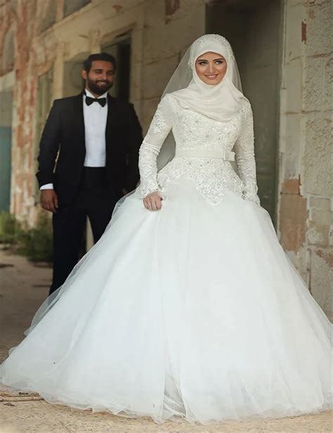 Muslim Dubai Arab Wedding Dresses 2016 Long Sleeves High Neck Ball Gown Applique Tulle Bridal ...