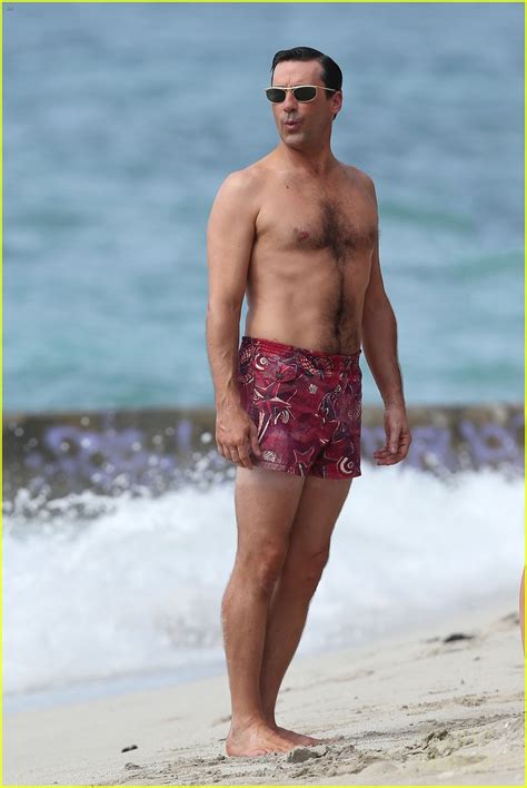 Jon Hamm: Shirtless 'Mad Men' Beach Scenes in Hawaii!: Photo 2744472 ...