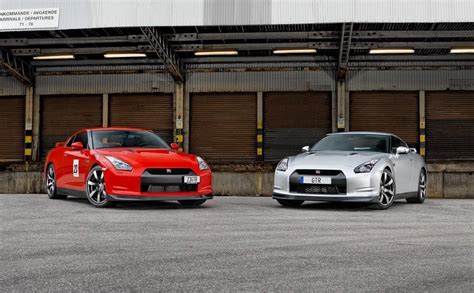 Nissan Skyline GT-R R34 vs Nissan Skyline GT-R R35: The Differences