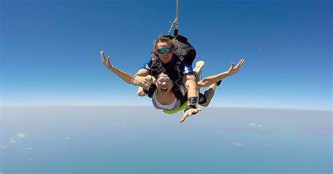 Beach Skydiving in the Whitsundays region - Airlie Beach Skydivers