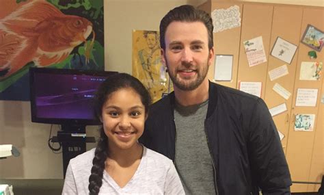 Chris Evans Surprises Kids at Children’s Hospital Los Angeles | Chris ...