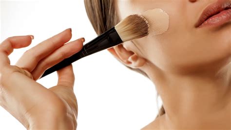 The 5 Best Liquid Foundation Brushes